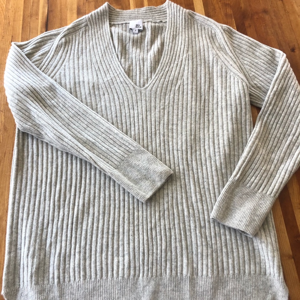 Iris and Ink 100% cashmere sweater sz sm
